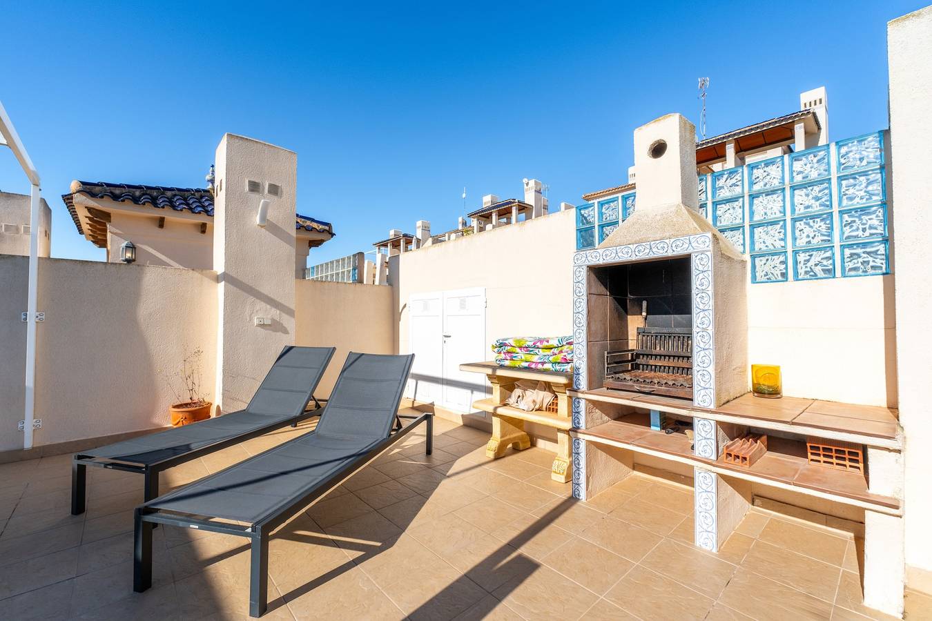 Apartamento entero, Apartamento vacacional "Sunnygolfbeach" con piscina compartida, terrazas y Wi-Fi in Las Ramblas Golf, Orihuela