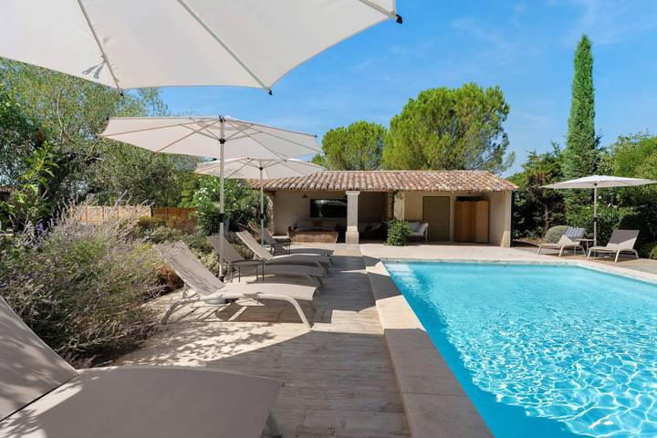 Apartamento entero, Apartamento Olivier con piscina, vistas a la montaña, Wi-Fi y aire acondicionado in Cabrières-d'Avignon, Parque natural regional del Luberon