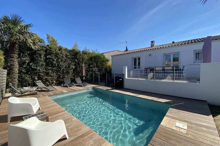 Location de vacances pour 6 personnes, avec jardin ainsi que balcon et piscine dans Plage de la Cible