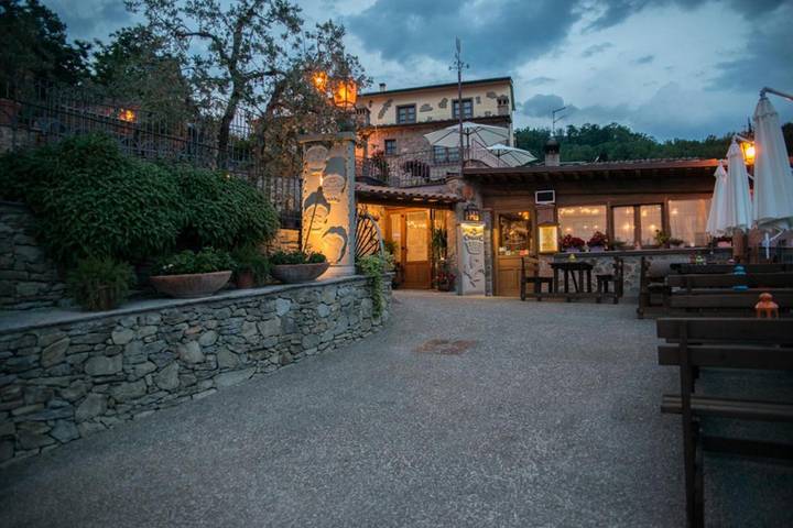 Rustico per 4 persone, con piscina e giardino nonché panorama ad Arezzo