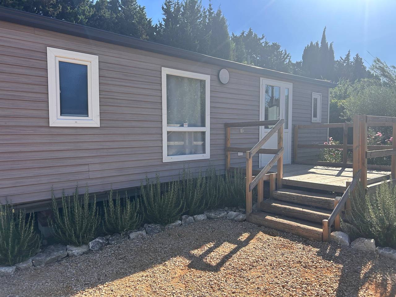 Mobil-home « En Provence  » avec terrasse privée, Wi-Fi et climatisation in Eyragues, Région d'Arles