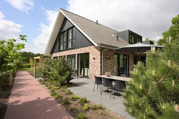 Ferienhaus für 6 Personen, mit Pool und Garten sowie Whirlpool