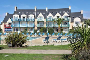 Gîte pour 4 personnes, avec balcon ainsi que jardin et piscine, animaux acceptés dans Plage de Grève Blanche (Guilvinec)