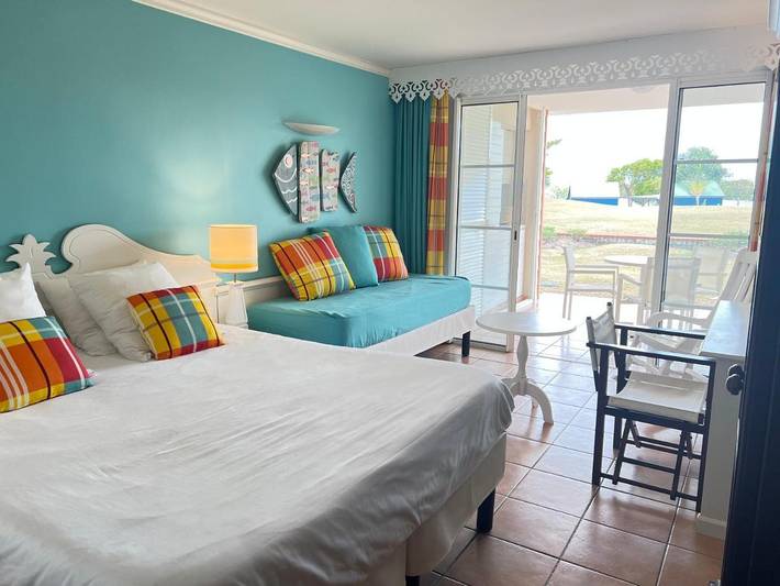 Location de vacances pour 3 personnes, avec bassin pour enfant et piscine ainsi que jardin et vue à Sainte-Luce