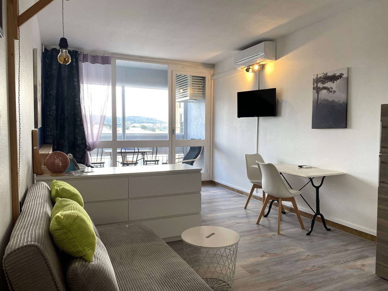 Entire studio, Comfortable studio with closed loggia, 29m², wifi in Balaruc-les-Bains, Côte d'Améthyste