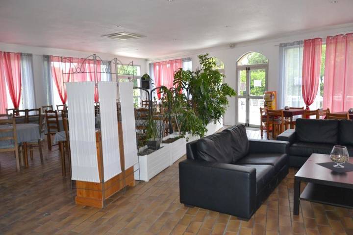 Camping pour 4 personnes, avec piscine ainsi que vue et jardin à La Londe-les-Maures - 4