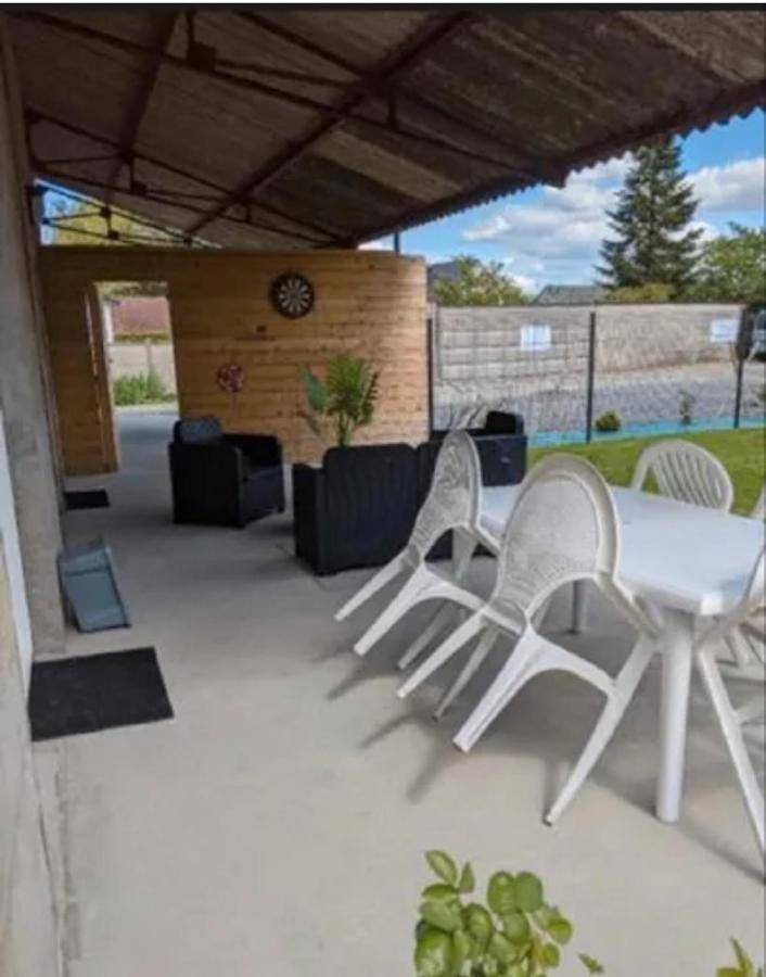 Two-Bedroom House in Mansigné, Sarthe