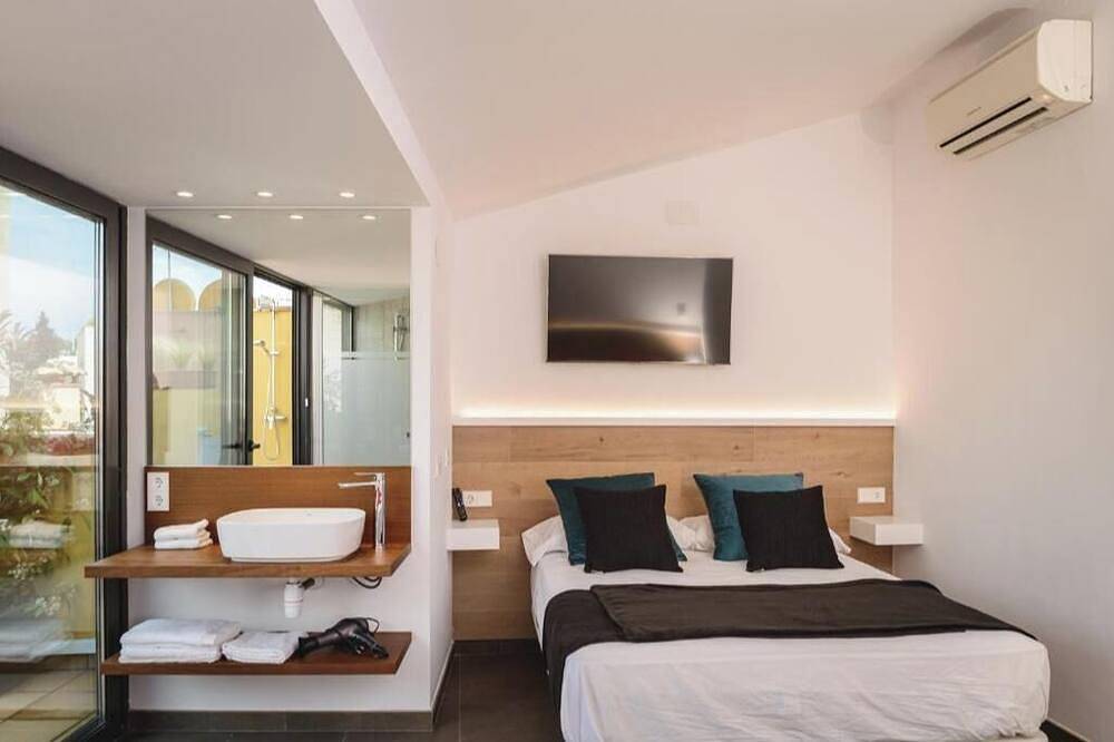 Geheel appartement, Penthouse overlooking the Dali Museum - Serena Stays in Figueres, Upper Empordà