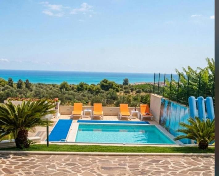 Casa vacanza per 2 persone, con Balcone e Terrazza nonché Idromassaggio e Giardino a Colonnella