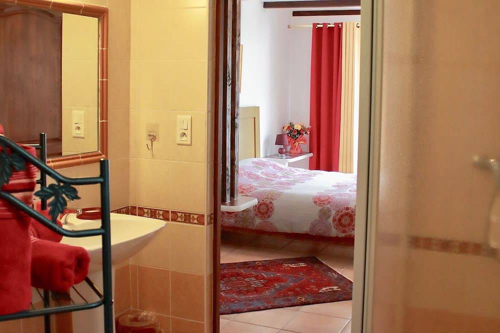 Appartement entier, Joli appartement de 85m² tout confort 4 adultes maximum et un enfant in Venzolasca, Arrondissement de Corte