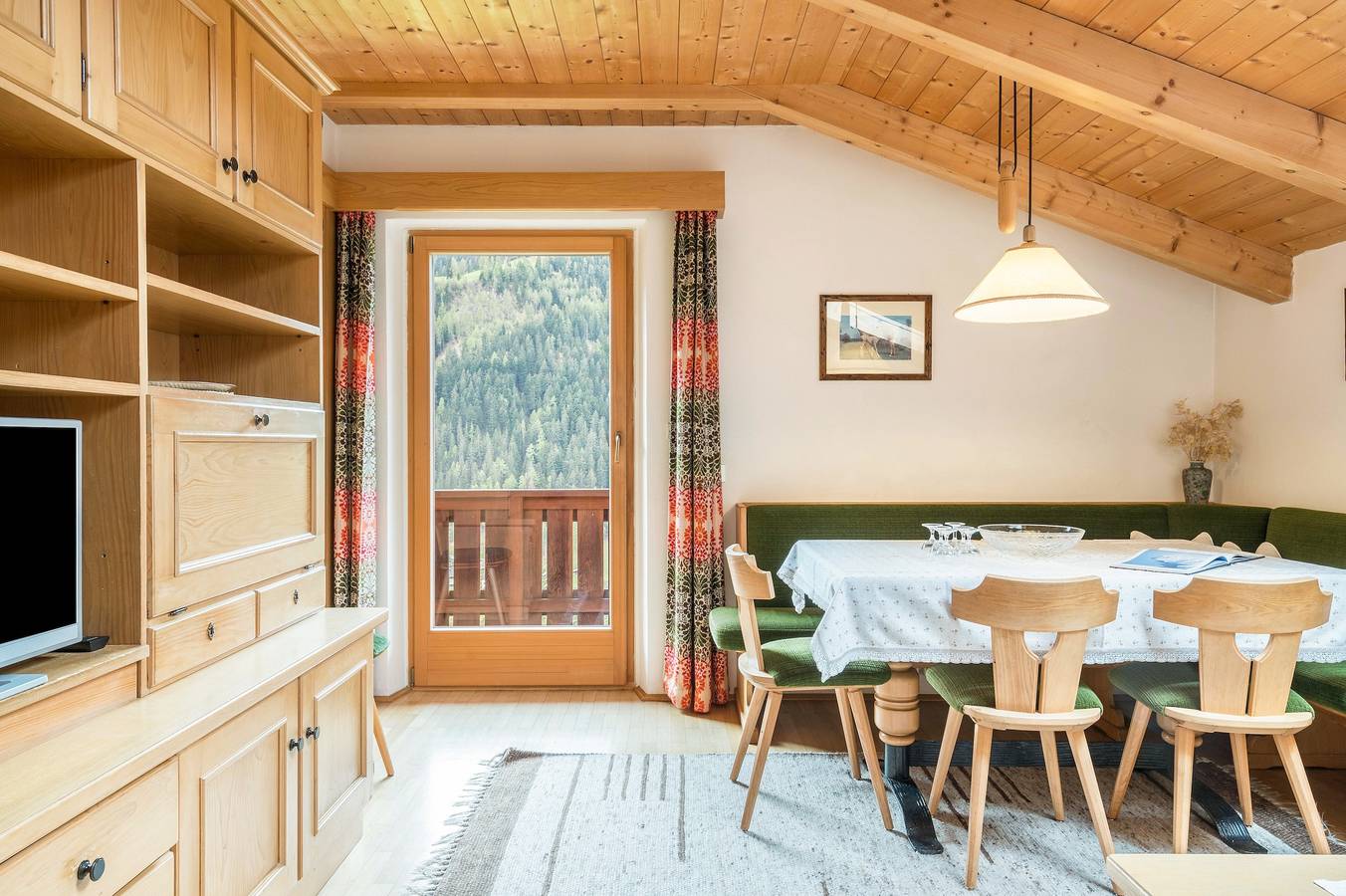 Ganze Wohnung, Ferienwohnung 'Cësa Gravina Suaut' mit Bergblick, Balkon und Wlan in St. Ulrich in Gröden, Dolomiti Superski