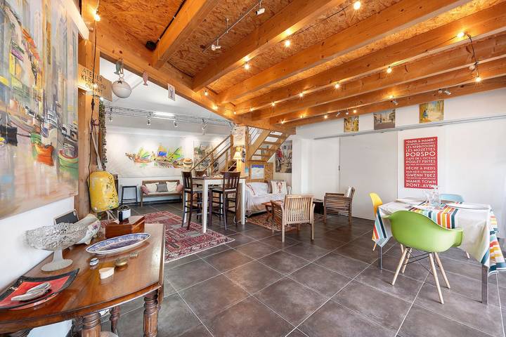 L'Atelier - Type Loft - Porspoder à 100 m des plages - chambre et grande pièce de vie in Porspoder, Région de Brest