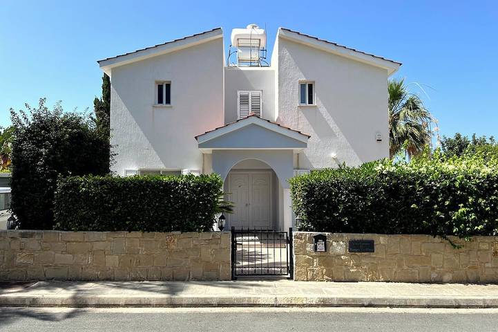 Holiday rental for 4 people in Coral Bay (Cyprus)