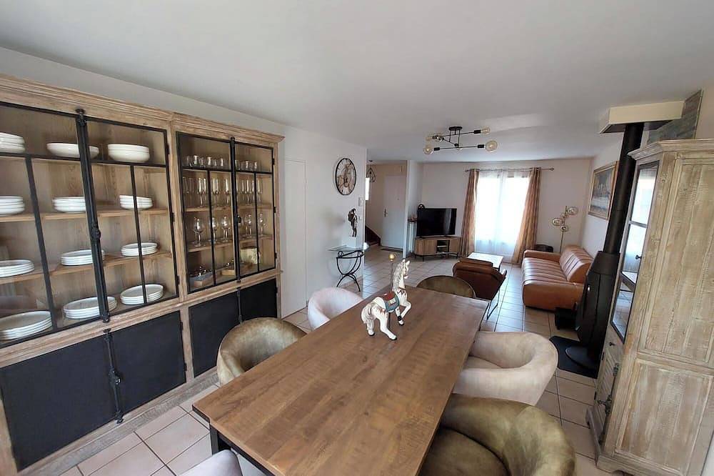 House near Paris Montparnasse in Villepreux, Yvelines