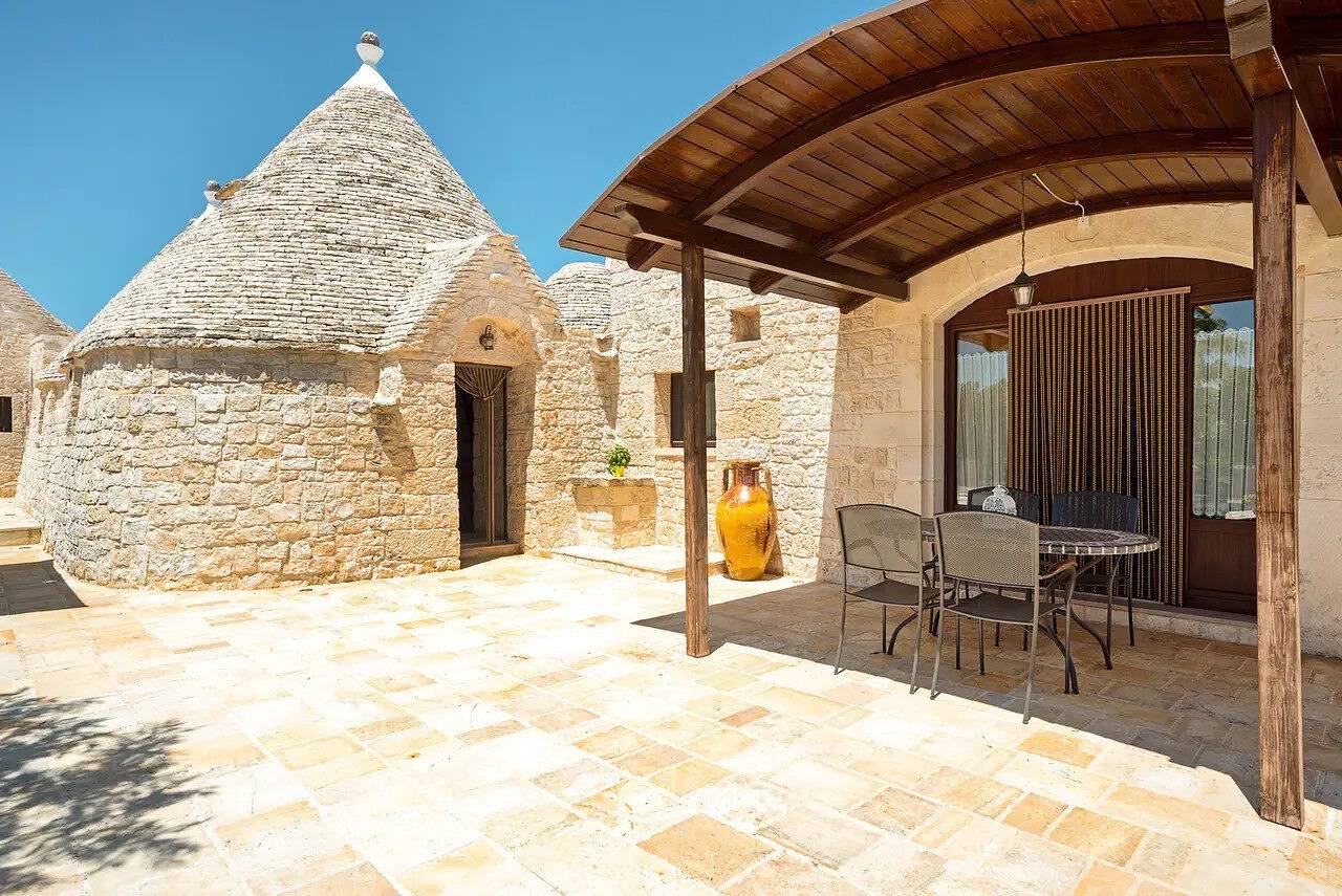 Villa 'Trullo Ulivo' con piscina condivisa, terrazza privata e Wi-Fi in Martina Franca, Provincia di Taranto