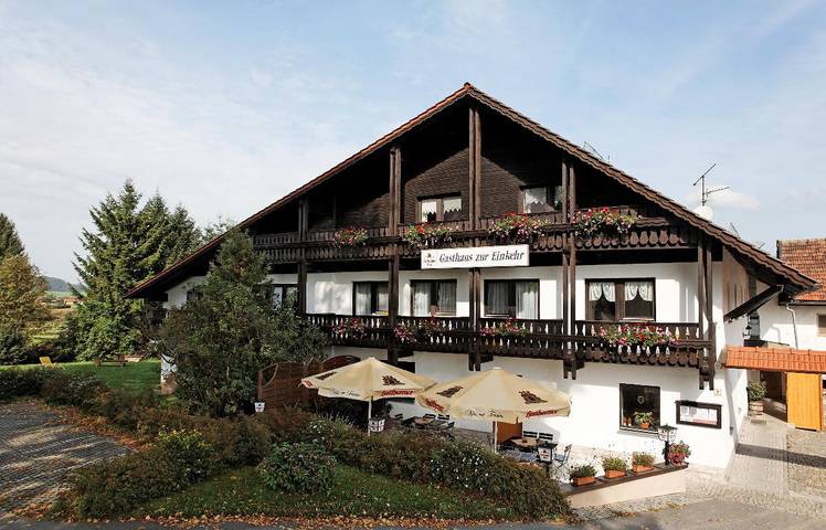 Ferienhaus für 4 Personen, mit Balkon/Terrasse und Terrasse sowie Garten in Neureichenau