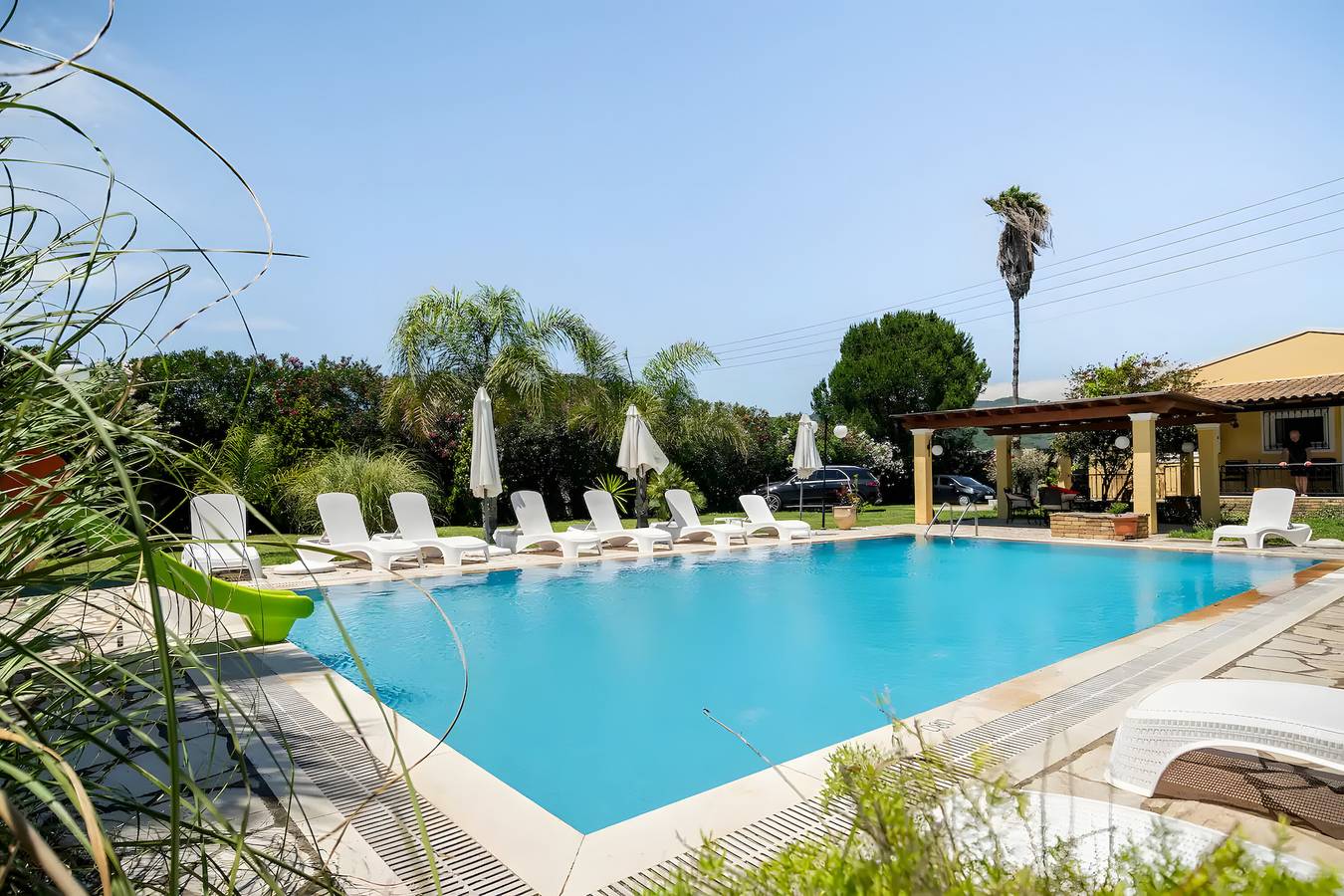 Appartement entier, Appartement 'Frini One-Bedroom' avec piscine partagée, Wi-Fi et climatisation in Corfou