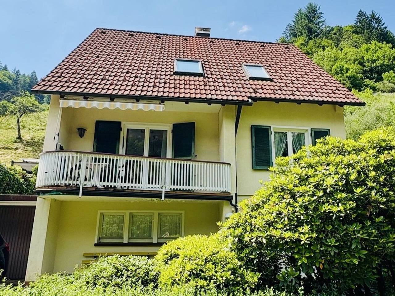 Ferienhaus Oesterle - Ferienhaus Oesterle - Idyllisches Schwarzwaldhaus am Bach mit Terrasse & Balkon in Schönmünzach, Baiersbronn