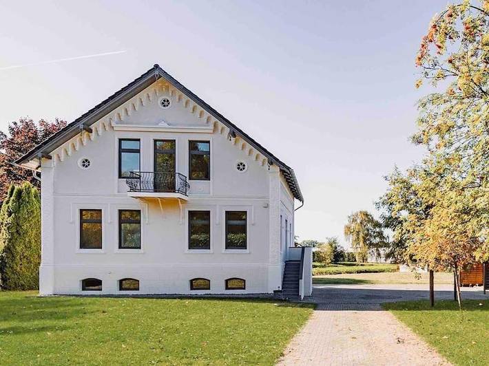 Villa für 12 Personen, mit Balkon und Terrasse sowie Garten und Ausblick in Hamburg
