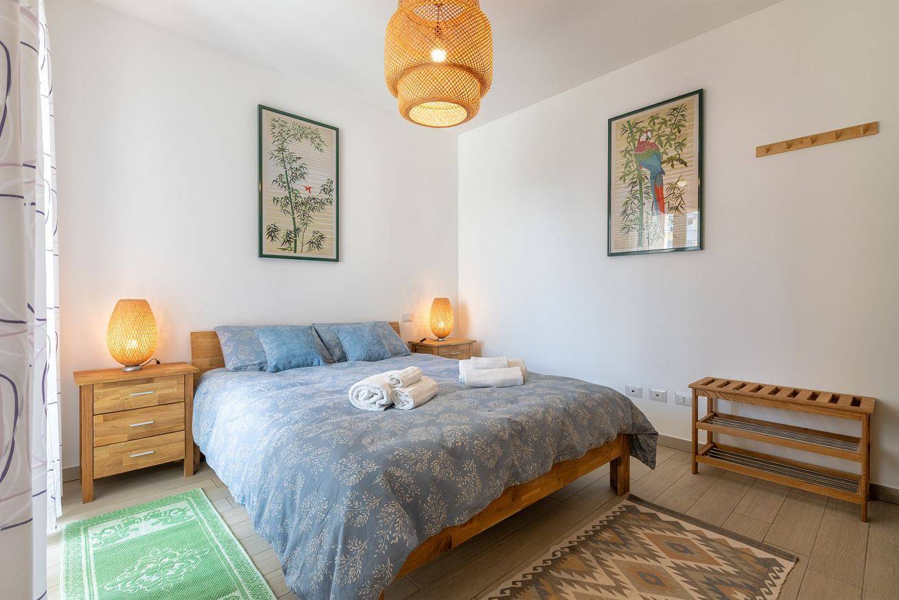Hel leilighet, Casa Eolo. Apartment with terrace and private box in La Pietraia, Alghero