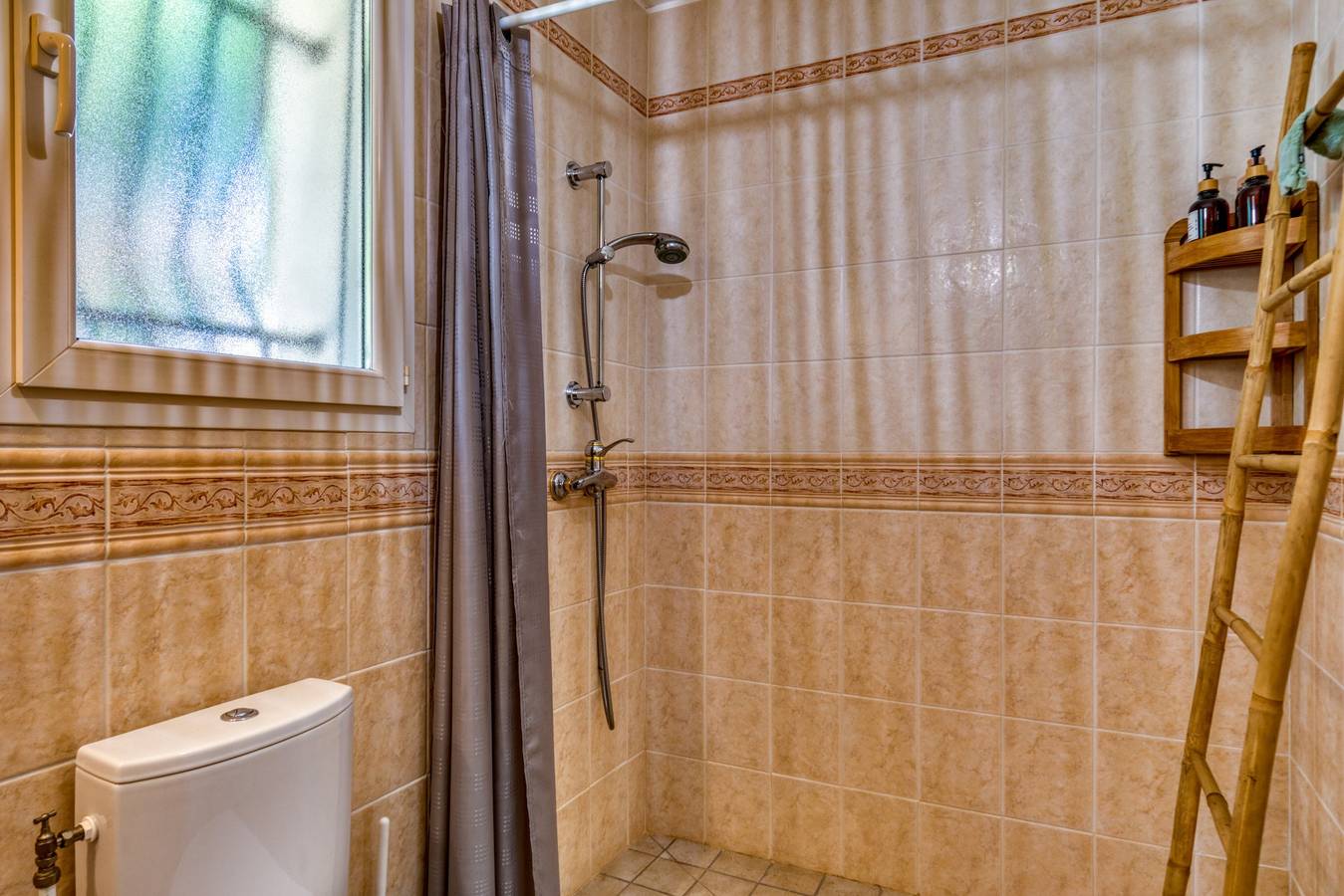 Chambre d’hôtes « Les Oliviers » avec entrée privée , Wi-Fi et climatisation in Puisserguier, Côte méditerranéenne (France)