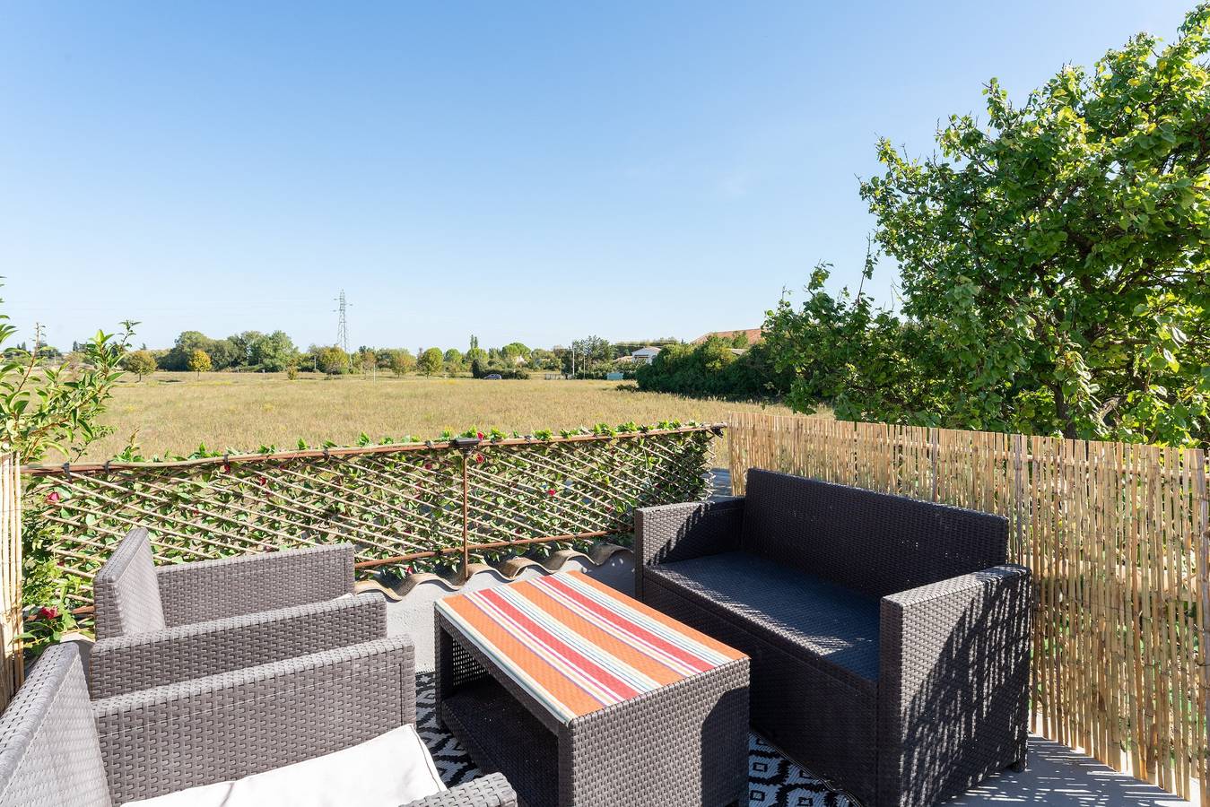 Apartamento entero, Apartamento vacacional "Aux portes de la Camargue" con terraza privada y pista de tenis compartida in Manduel, Region de Nimes