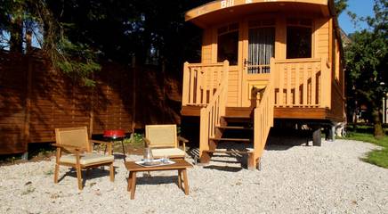 Gîte pour 2 personnes, avec jardin à Avèze