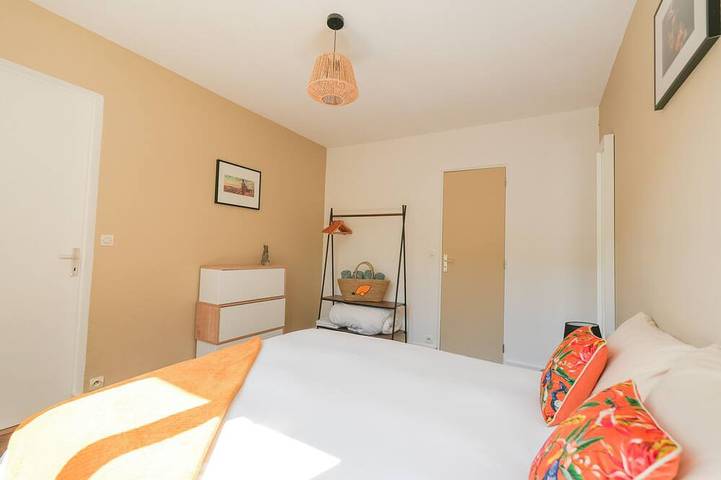Location de vacances pour 4 personnes, avec jardin ainsi que terrasse et piscine dans Airan - 3
