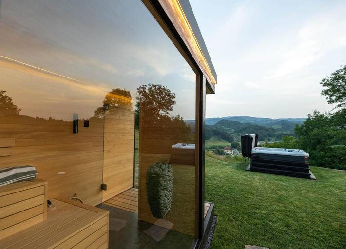 Ferienhaus für 6 Personen, mit Whirlpool und Terrasse sowie Garten und Pool