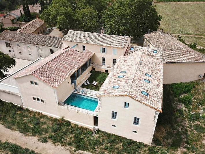 Chambre d’hôte pour 4 personnes, avec Terrasse et Jardin ainsi que Piscine et Vue