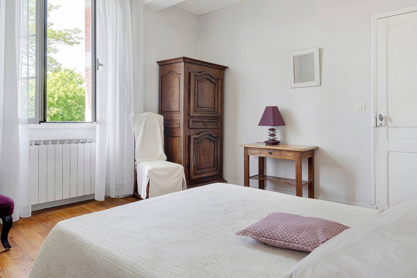 Chambre d’hôtes « Chambre Framboise » avec vue montagne, terrasse partagée et Wi-Fi in Pontiacq-Viellepinte, Béarn