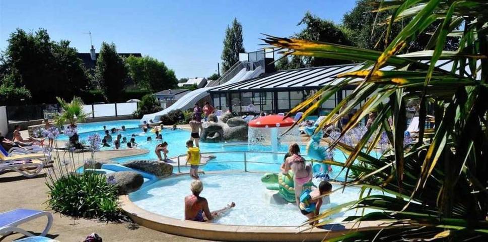 Camping pour 4 personnes, avec Bassin pour enfant ainsi que Piscine et Sauna