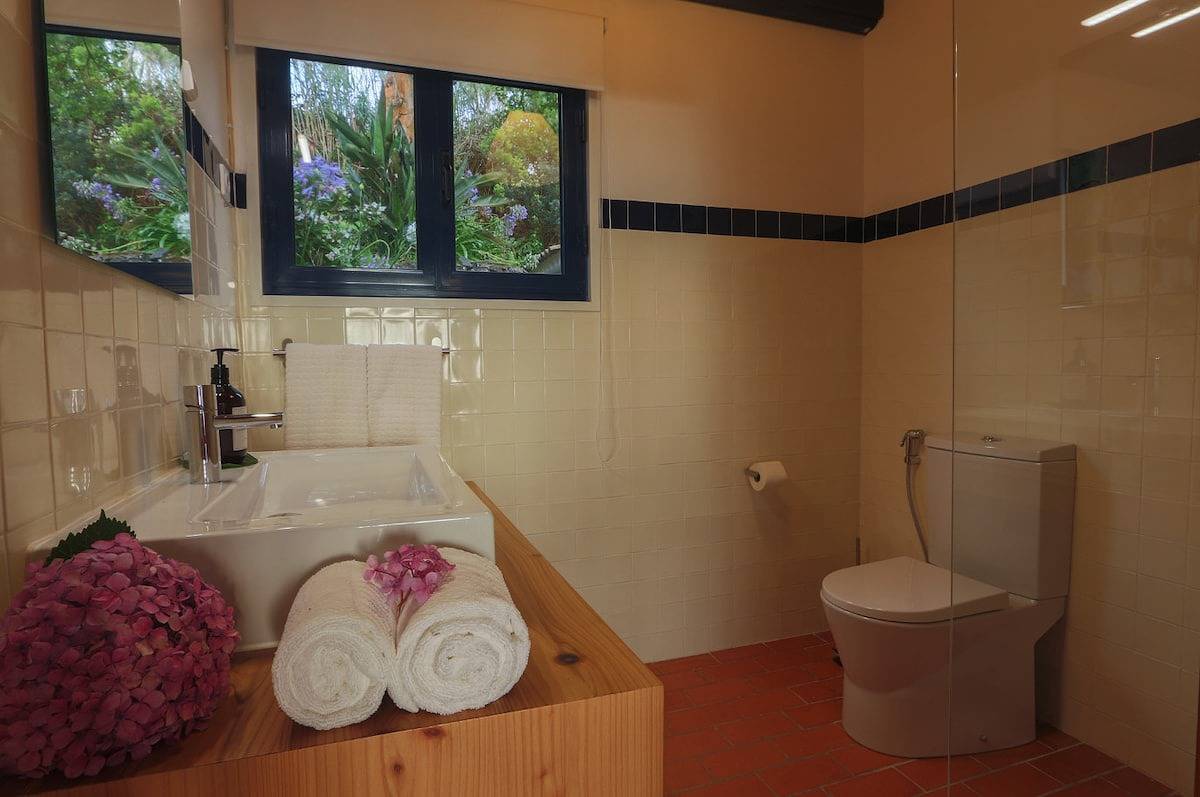Guestready - Green Oceanview Relaxing Cottage in São Miguel Island, Mosteiros