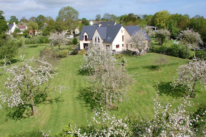 Location de vacances pour 4 personnes, avec jardin ainsi que sauna et vue à Tracy-sur-Mer