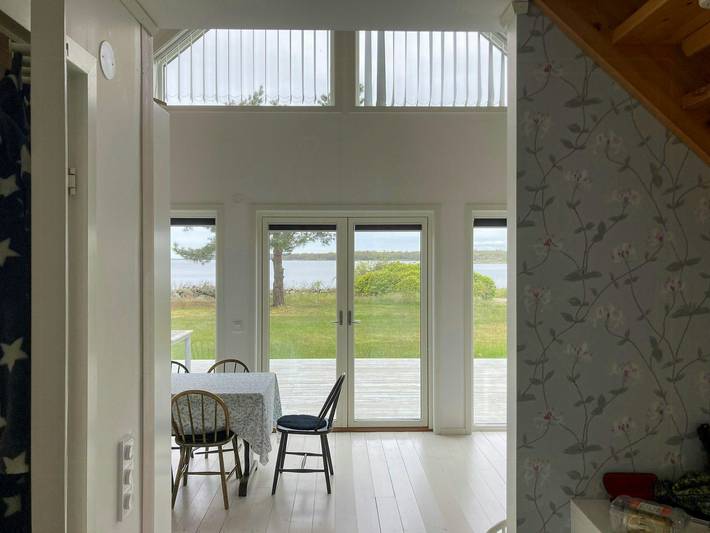 Helles Haus mit Meerblick in Lindö in Schwedische Ostsee