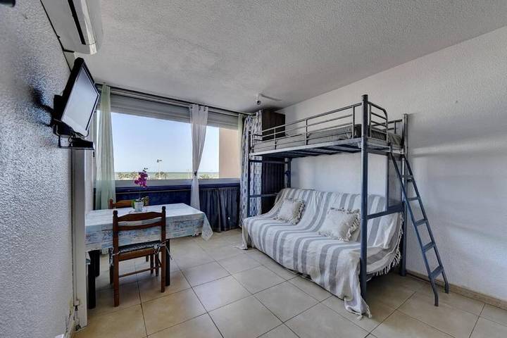 Gîte pour 4 personnes, avec vue et terrasse, adapté aux familles dans Port De Saint Cyprien - 2