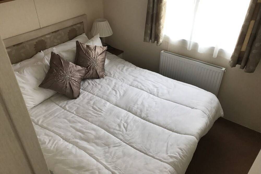 Orchid - dog friendly with sea view on Rockley Park, Poole in Poole, Poole Harbour