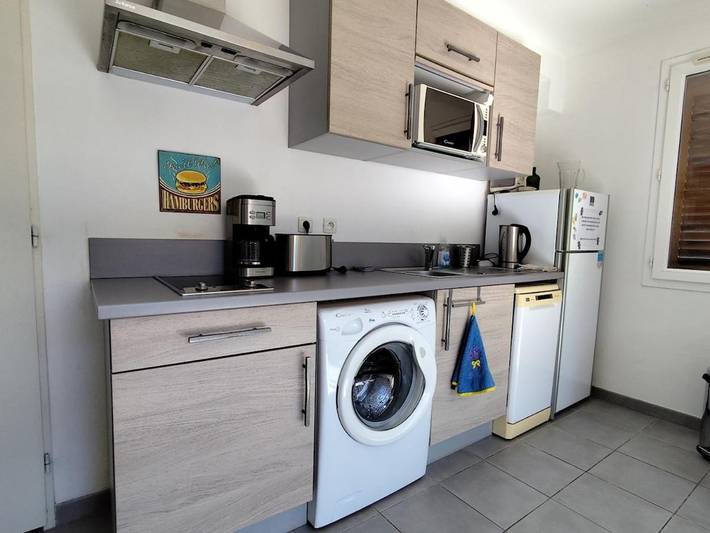 Gîte pour 4 personnes, avec vue et jardin, animaux acceptés dans Plage de la Madrague (Giens) - 2
