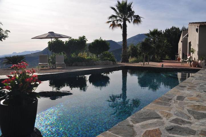 Chambre d’hôte pour 2 personnes, avec piscine ainsi que vue et jardin à Alcaucín