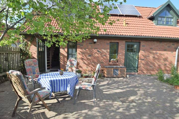 Ferienwohnung für 3 Personen, mit Terrasse und Garten in Bollewick