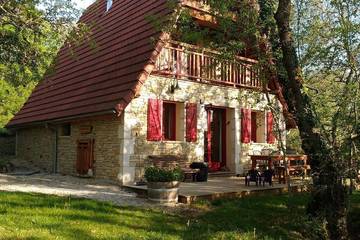 Gîte pour 6 personnes, avec jardin et piscine à Lavercantière