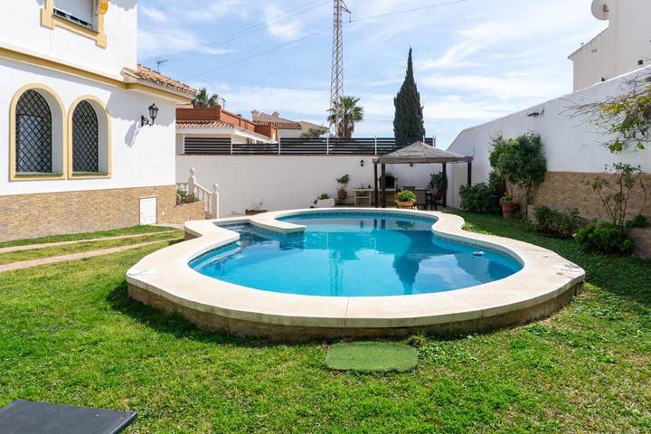 Casa rural para 12 personas, con jardín además de jacuzzi y piscina en Rincón de la Victoria - 2