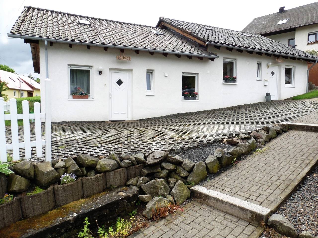 Ganze Ferienwohnung, Waldsicht 4-Bett-Ferien-Appartement in Winkel (Eifel), Vulkaneifel