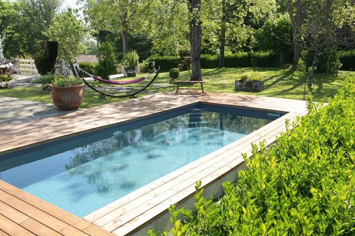 Location de vacances pour 2 personnes, avec Terrasse et Jardin ainsi que Piscine et Vue à Saint-Brice