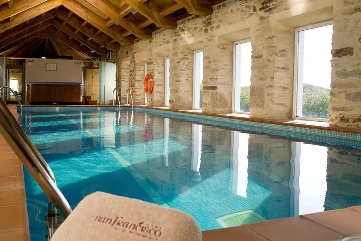 Hotel para 10 personas, con jardín y jacuzzi - 1