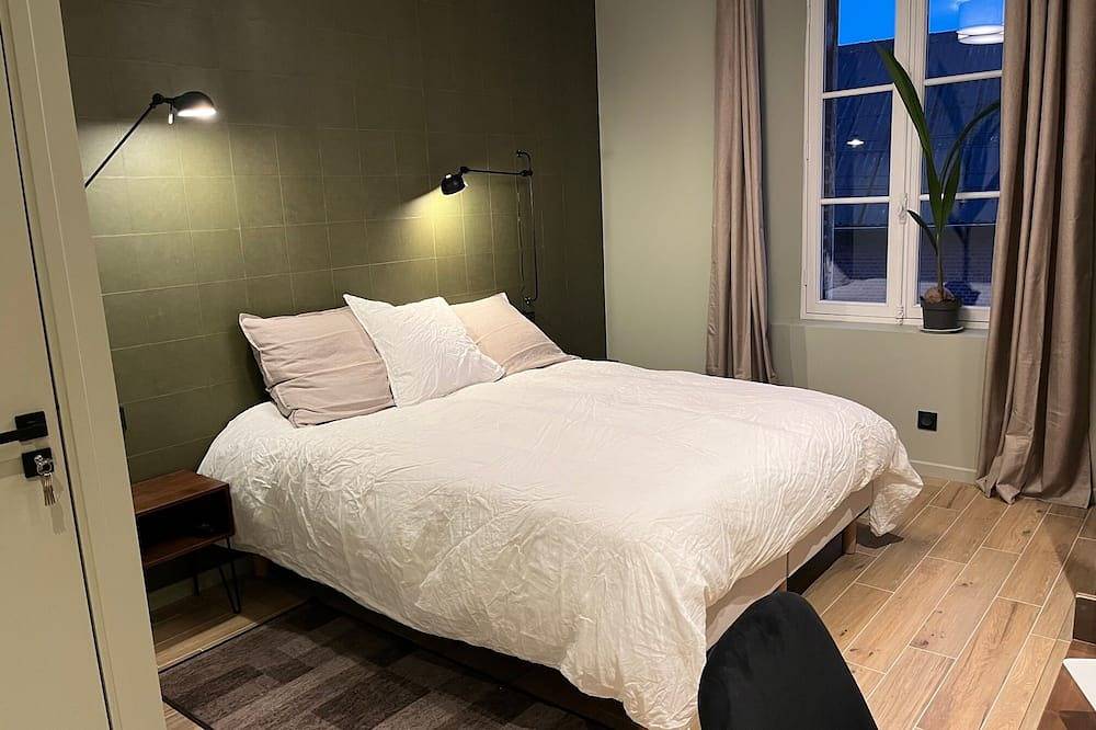 Appartement entier, Chambre double avec salle de bain in Villers-Cotterêts, Aisne