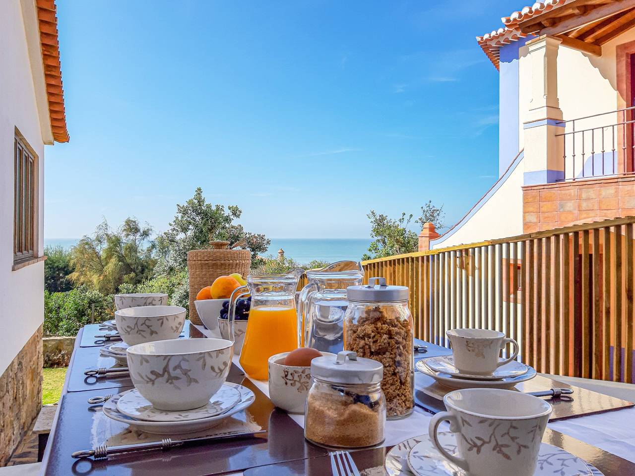 Casa de Férias 'Casa Nau Em Frente À Praia' com Vista Mar, Jardim Privado e Wi-Fi in Colares, Costa de Lisboa