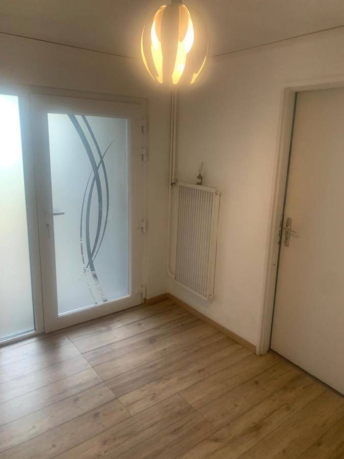 Appartement de vacances entier, Chambre Spacieuse pour Familles ou Groupes 5 Pers plus Bébé in Hœnheim, Région de Strasbourg