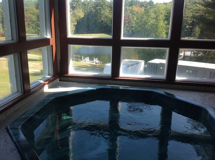 Holiday rental for 8 people, with pool and sauna as well as hot tub in New Hampshire