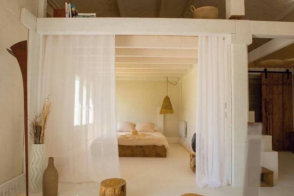 Trois lofts wabi-sabi près du Veillon in Saint-Hilaire-la-Forêt, Vendée